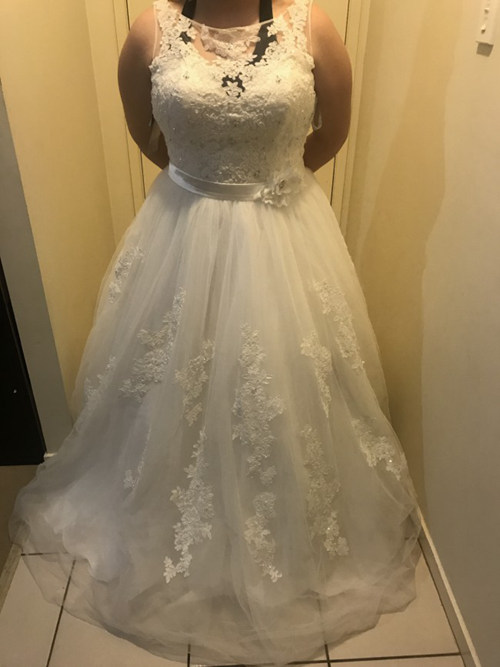 A-line Scoop Tulle Plus Size Bridal Dress Applique