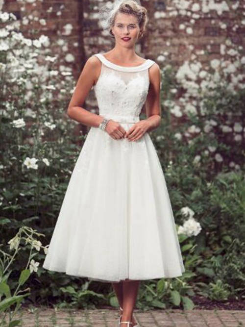 A-line Scoop Organza Tea Length Bridal Dress Applique