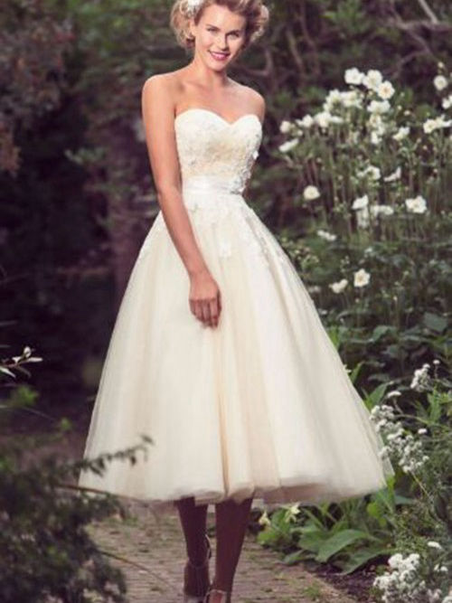 A-line Sweetheart Organza Tea Length Bridal Dress Applique