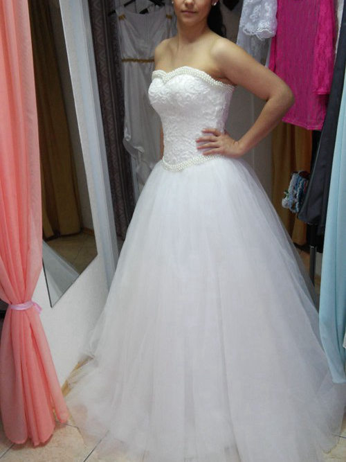 A-line Sweetheart Brush Train Tulle Bridal Gown Embrodiery