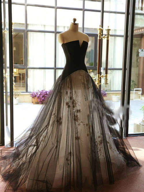 A-line Strapless Court Train Tulle Bridal Gown