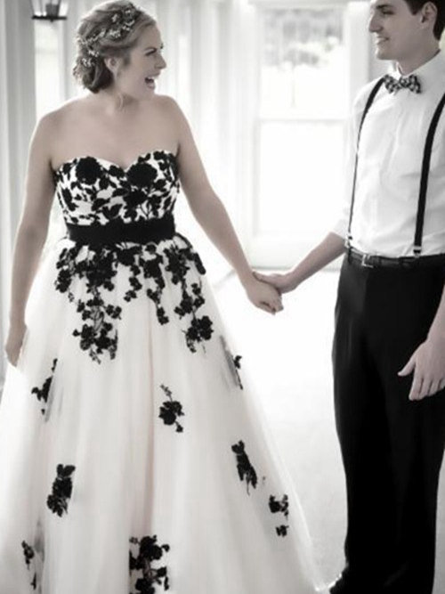 A-line Sweetheart Brush Train Organza Wedding Dress Applique