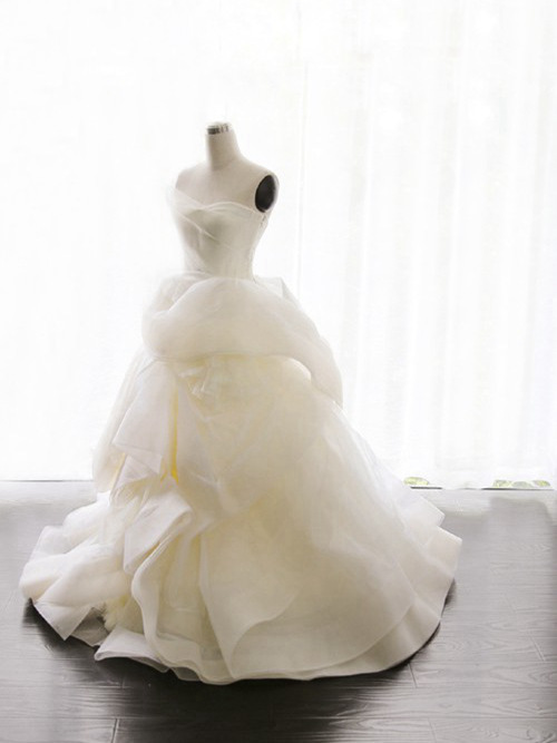 A-line Sweetheart Brush Train Organza Bridal Dress