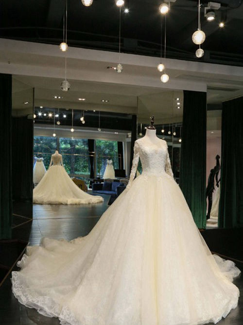 A-line Scoop Chapel Train Lace Organza Wedding Gown