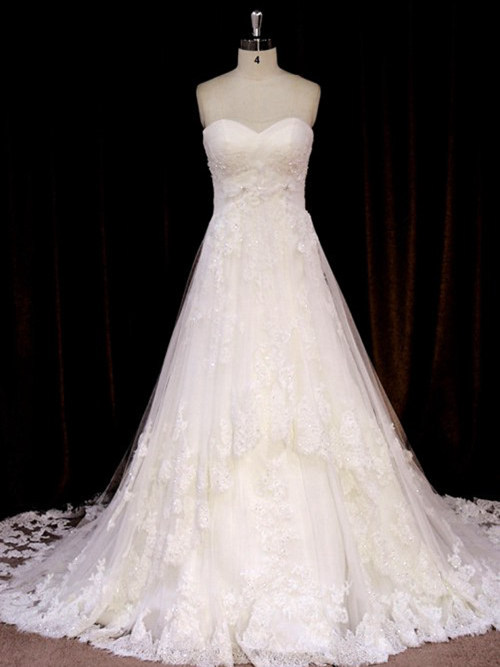 A-line Sweetheart Court Train Lace Wedding Dress