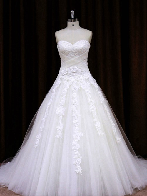 A-line Sweetheart Brush Train Organza Wedding Gown Applique