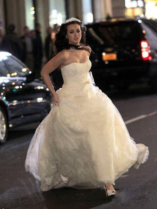 A-line Sweetheart Brush Train Lace Wedding Dress