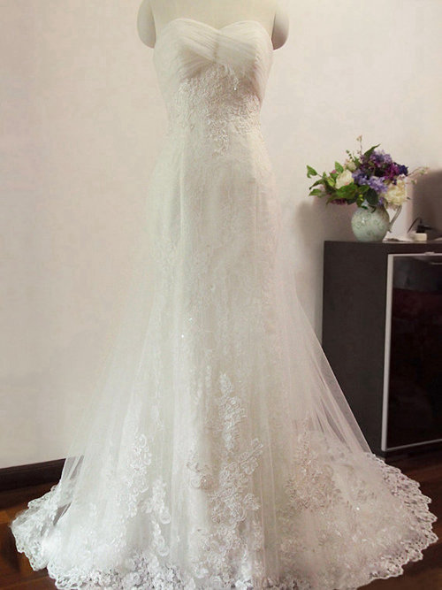 A-line Sweetheart Sweep Train Lace Wedding Gown