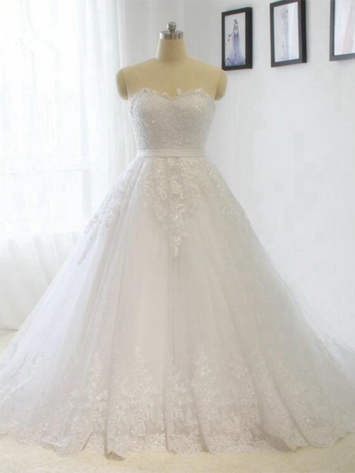 Elegant A-line Sweetheart Brush Train Lace Bridal Wear
