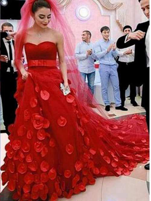 A-line Sweetheart Chapel Train Organza Red Wedding Wear Applique