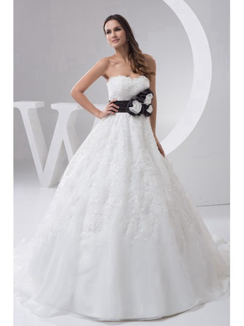 A-line Sweetheart Organza Bridal Dress Applique Flowers