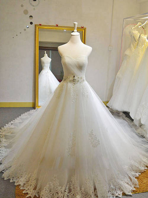 A-line Sweetheart Chapel Train Tulle Bridal Gown