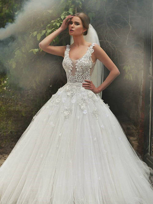 Perfect A-line V Neck Tulle Lace Wedding Gown