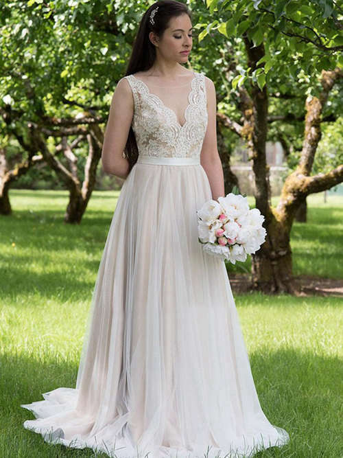 A-line V Neck Tulle Lace Plus Size Wedding Dress