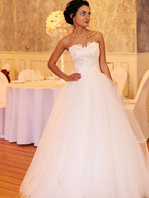 Ball Gown Sweetheart Tulle Bridal Wear Applique