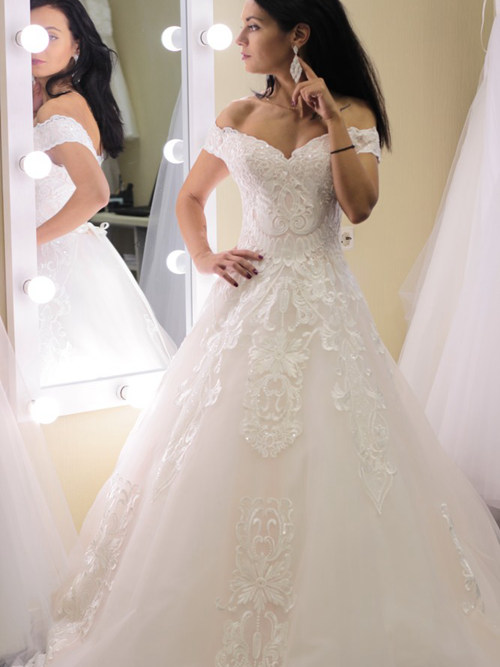 A-line Off Shoulder Lace Tulle Wedding Gown