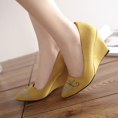 Traditional Yellow Wedding Shoes With Embrodiery